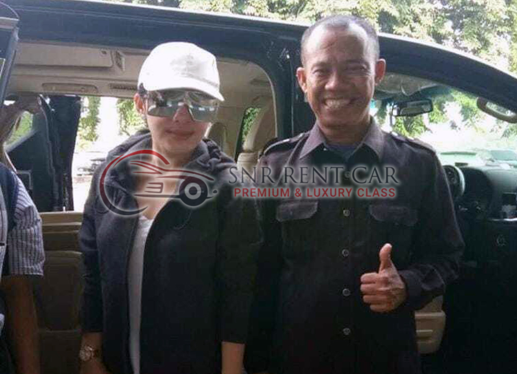 Customer artis Syahrini